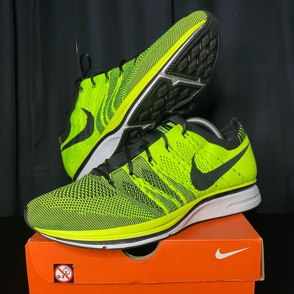 Nike Flyknit Trainer+ - Picture 2 of 5